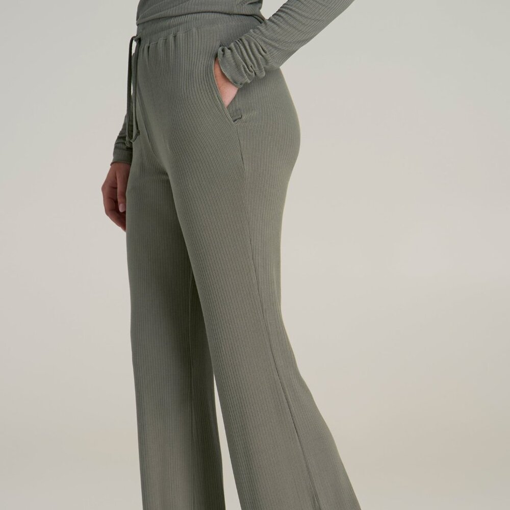 American Tall Ribbed Flare Pants for Tall Women in Camper Green Size LL / Extra